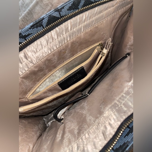 Michael Kors Purse - Picture 4 of 4